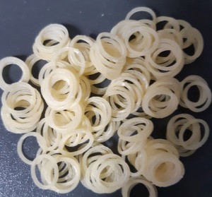 Lainee - gumki lateksowe cieliste średnie,cienkie 0,8mm 100szt