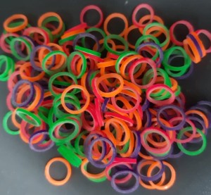 Lainee - gumki lateksowe mix kolorów średnie, średna  grubość 0,8m 100sztm