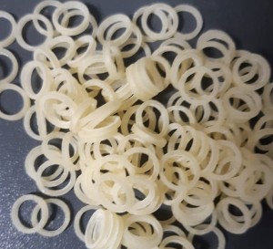 Lainee - gumki lateksowe cieliste średnie,średnia grubość 0,8mm 100szt