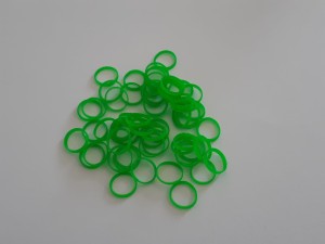 Lainee - gumki lateksowe zielone średnie ,średnia grubość 100szt 7,9mm