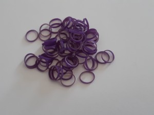 Lainee - gumki lateksowe fioletowe średnie,średnia grubość 7,9mm 100szt