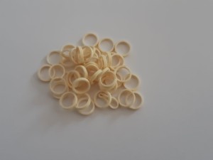 Lainee - gumki lateksowe białe małe,średnia grubość 6,3mm 100szt